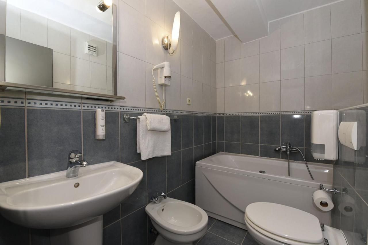 Hotel Tolero Ploce  Ngoại thất bức ảnh